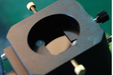 半岛(中国)模具焊液晶光闸装置