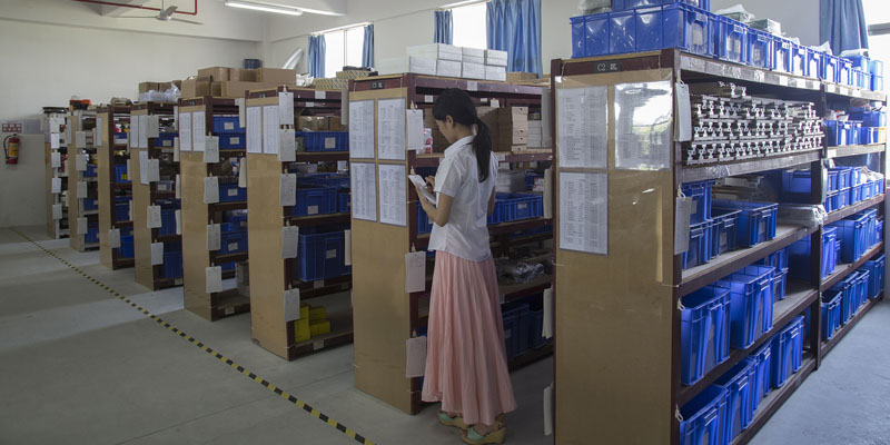 半岛(中国)激光电子物料仓一角