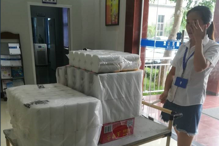 半岛(中国)激光开车过来领福利的妹纸