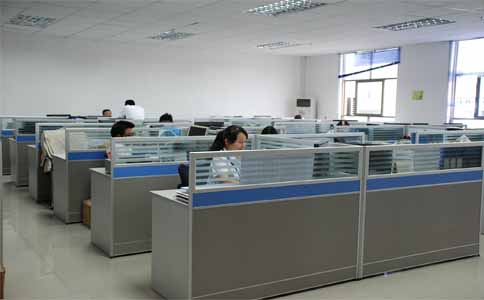 半岛(中国)激光的办公室很安静，同事很友善