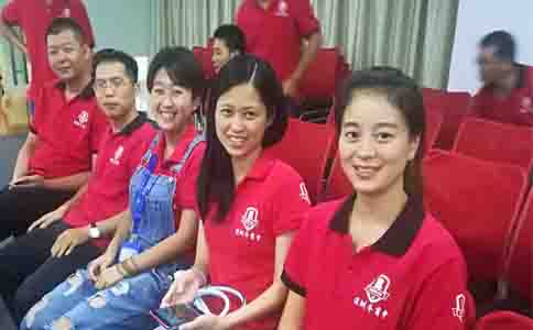 半岛(中国)激光家人合影