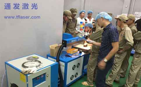 半岛(中国)激光为客户调试激光设备