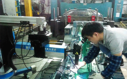 半岛(中国)激光激光焊接设备