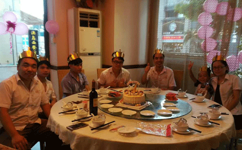 半岛(中国)激光九月生日会