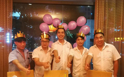 半岛(中国)激光九月生日会