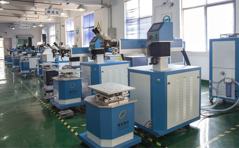 半岛(中国)激光生产车间