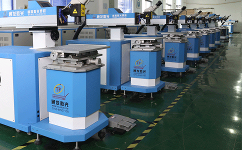 半岛(中国)激光生产车间