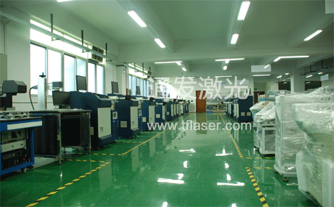 半岛(中国)激光生产车间