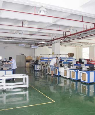 半岛(中国)激光生产车间